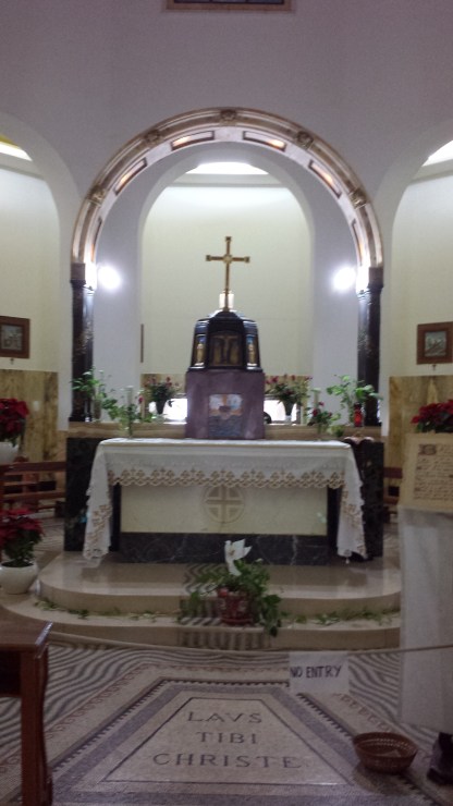 In this church, the altar is in the center